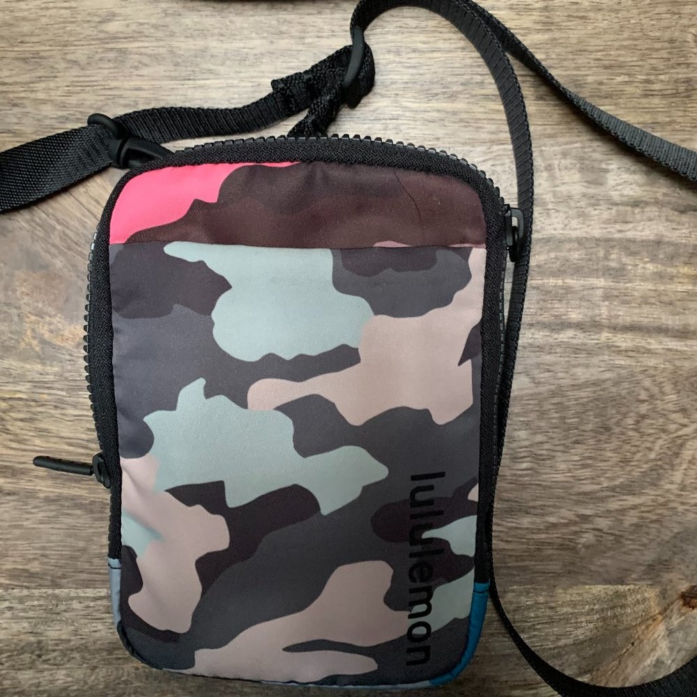 Lululemon Easy Access Crossbody Bag NWOT